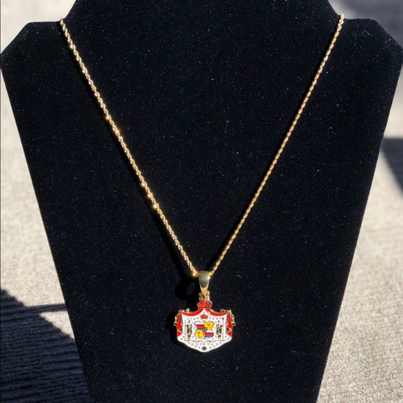 14k Hawaiian Coat of Arms Pendant Necklace Set 2mm - Picture 4 of 13